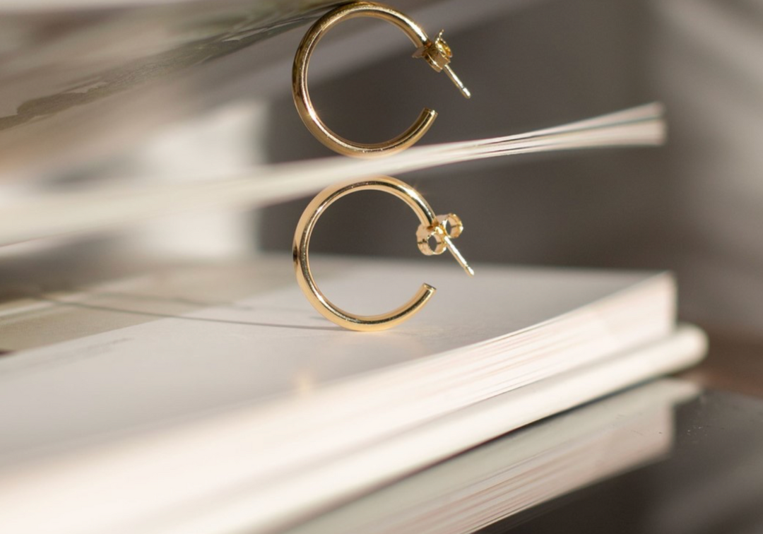 Shiny Classic Hoop Earrings 